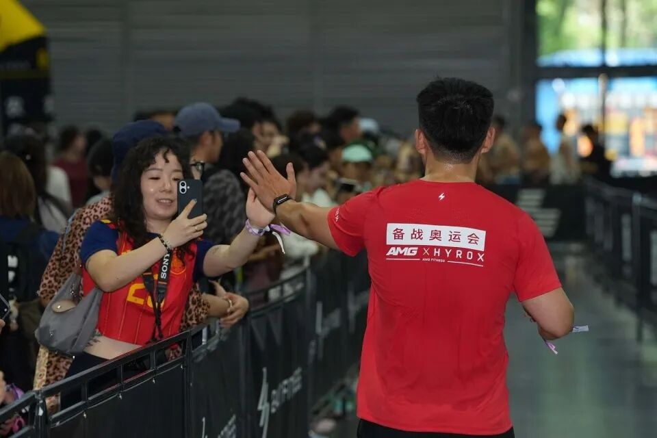 非你莫属选手晕倒哪期_张艺兴受伤晕倒照片_