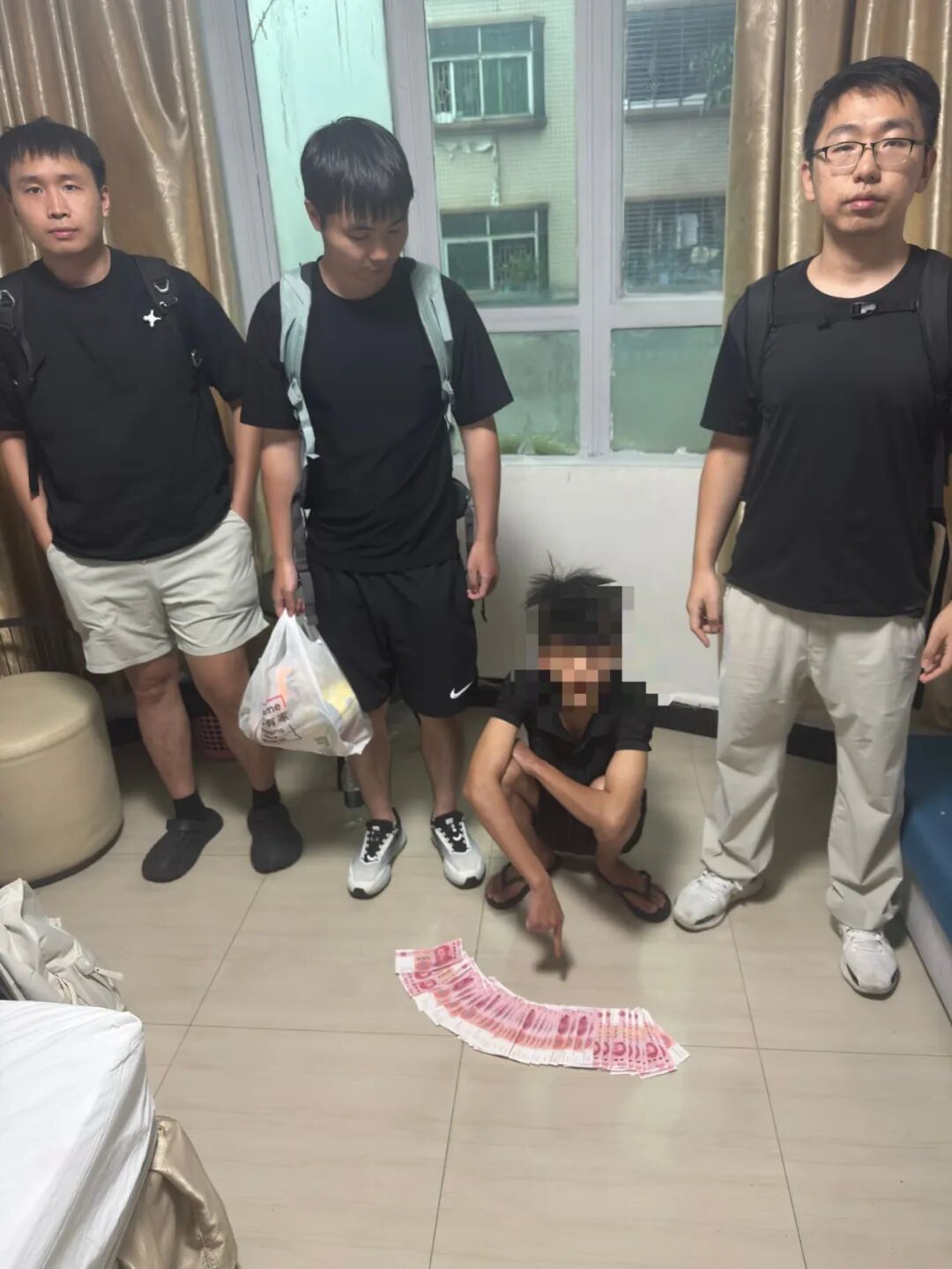 “班主任”在群内发通知收费,十余分钟30余名家长被骗8000余元_“班主任”在群内发通知收费,十余分钟30余名家长被骗8000余元_