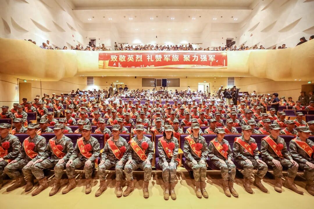 _赓续宝山红脉，热血奔赴强军！宝山区2026年度秋季新兵出征仪式暨思政舞台剧《小弟》首演活动举行_赓续宝山红脉，热血奔赴强军！宝山区2026年度秋季新兵出征仪式暨思政舞台剧《小弟》首演活动举行